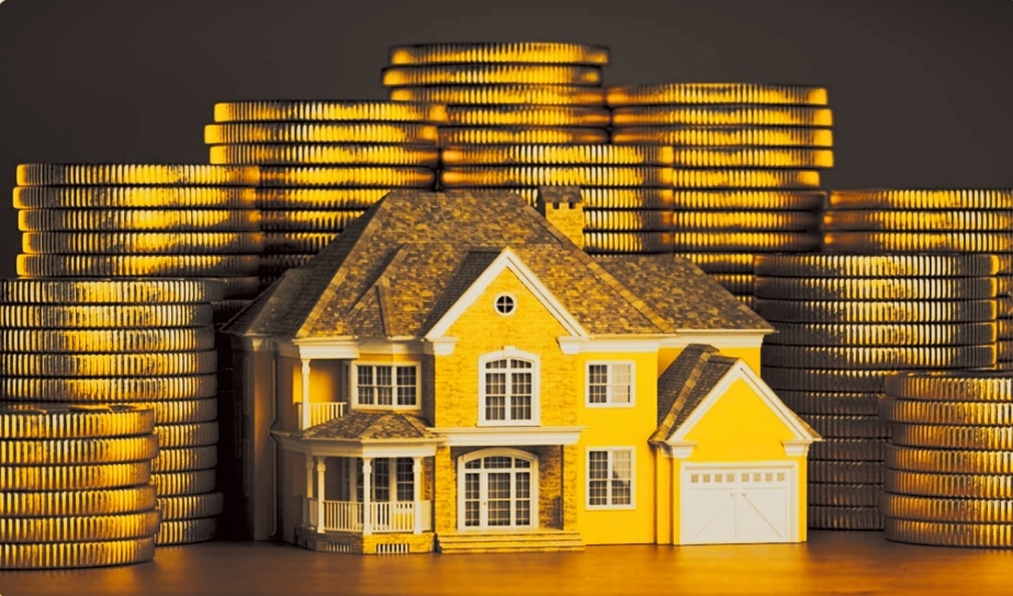 ГЛАВНОЕ О СЕКТОРЕ НЕДВИЖИМОСТИ РФ В 2025 ГОДУ: ЧТО ЖДАТЬ ИНВЕСТОРАМ И ПОКУПАТЕЛЯМ?

2024 год стал для застройщиков настоящим испытанием. Рекордные продажи жилья в первой половине года, вызванные ажиотажем вокруг завершения программы льготной ипотеки, сменились резким спадом после 1 июля. Строительство замедлилось, новые проекты стали реже появляться на рынке, а выдача ипотеки в 4-м квартале и вовсе установила антирекорд.  

Но 2025 год принёс новые правила игры. С января вступил в силу новый ипотечный стандарт ЦБ, который:  
- запрещает аккредитивы;  
- исключает кешбэк за первоначальный взнос;  
- ограничивает завышение цен;  
-устанавливает лимиты по сумме и сроку кредита.  

Эти меры, с одной стороны, сократят эмоциональные покупки и снизят выдачу ипотеки ещё на 20-25%. С другой — заставят девелоперов искать новые подходы. Уже сейчас доля рассрочки выросла с 5% в 2023 году до 40% в конце 2024-го. Кроме того, на рынке начинают тестировать программы лизинга, а Минфин увеличил лимиты по "Семейной ипотеке" на 38% — до ₽8.65 трлн.  

 ✨Но главный козырь 2025 года — ₽57 трлн. на банковских депозитах россиян.   Как только ЦБ снизит ключевую ставку, часть этих средств хлынет на рынок недвижимости. Это поддержит цены на новостройки и вторичку, а возможно, спровоцирует новый скачок спроса.  

✨Что это значит для инвесторов?
Крупные девелоперы начнут восстанавливать свои показатели, что положительно отразится на котировках их акций. Для покупателей же важно быть готовыми к новым условиям: меньше ипотечных возможностей, но больше альтернатив вроде рассрочки и лизинга.  

В целом, 2025 год может стать переломным для рынка недвижимости РФ. Главное — следить за ключевыми трендами и действовать осознанно.  

А как вы оцениваете перспективы рынка недвижимости в 2025 году? Делитесь мнением в комментариях!