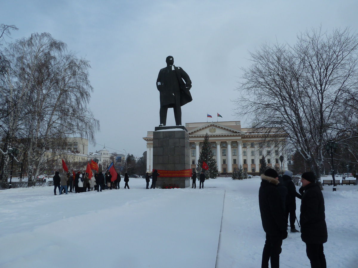 Памятник В.И. Ленину в Тюмени - самый большой в России (без учета постамента).