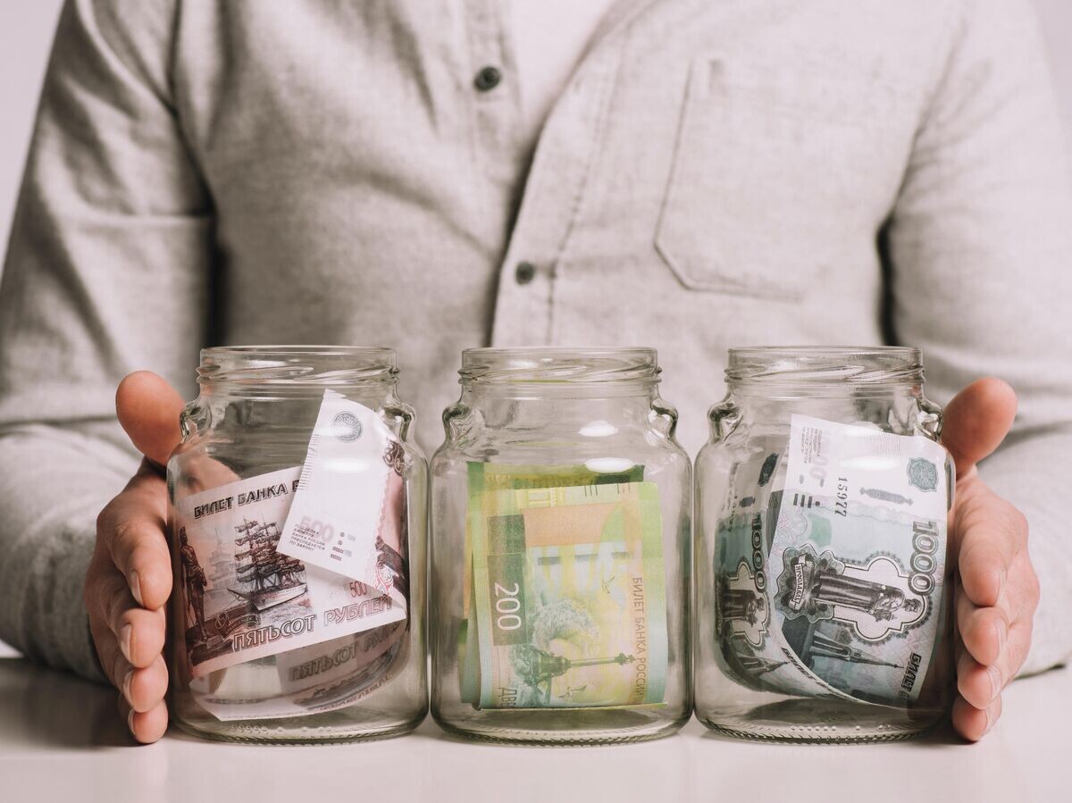    Деньги в банках© Depositphotos.com / EdZbarzhyvetsky