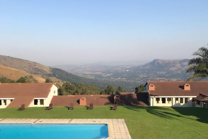 Это отель, в который мы заехали перекусить. Отель в городе Мбабане, королевстве. Мое фото.