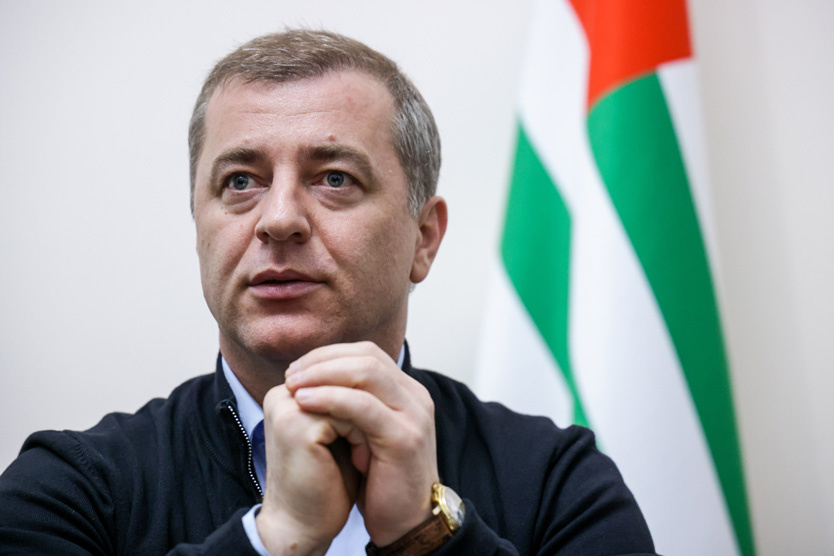    Адгур Ардзинба   
Фото: Дмитрий Феоктистов / ТАСС