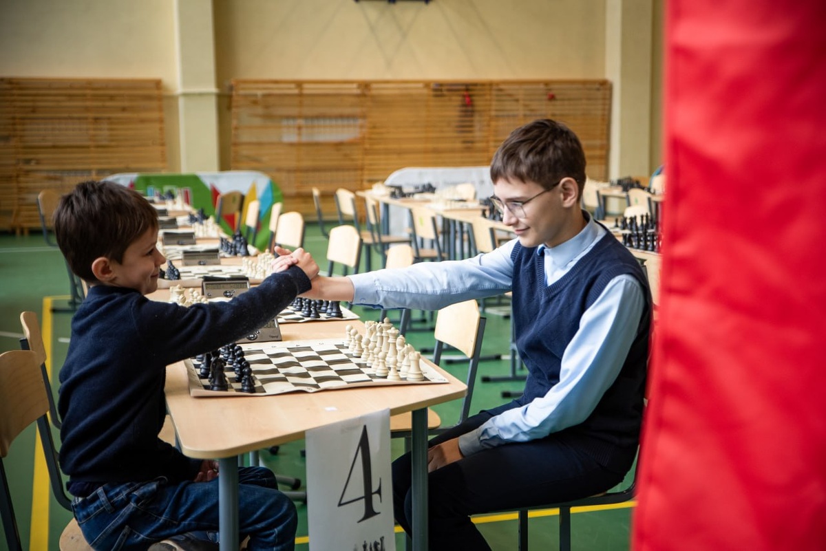    В Курске почти 500 участников спартакиады «Сборная школы» сразились в шахматах