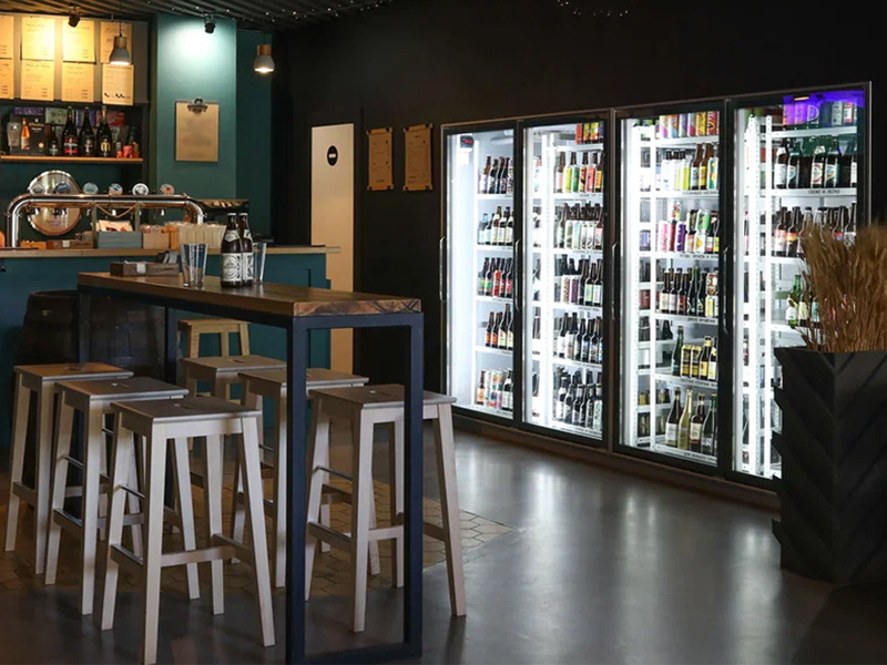 Предыдущая модель холодильника для пива в интерьере бара