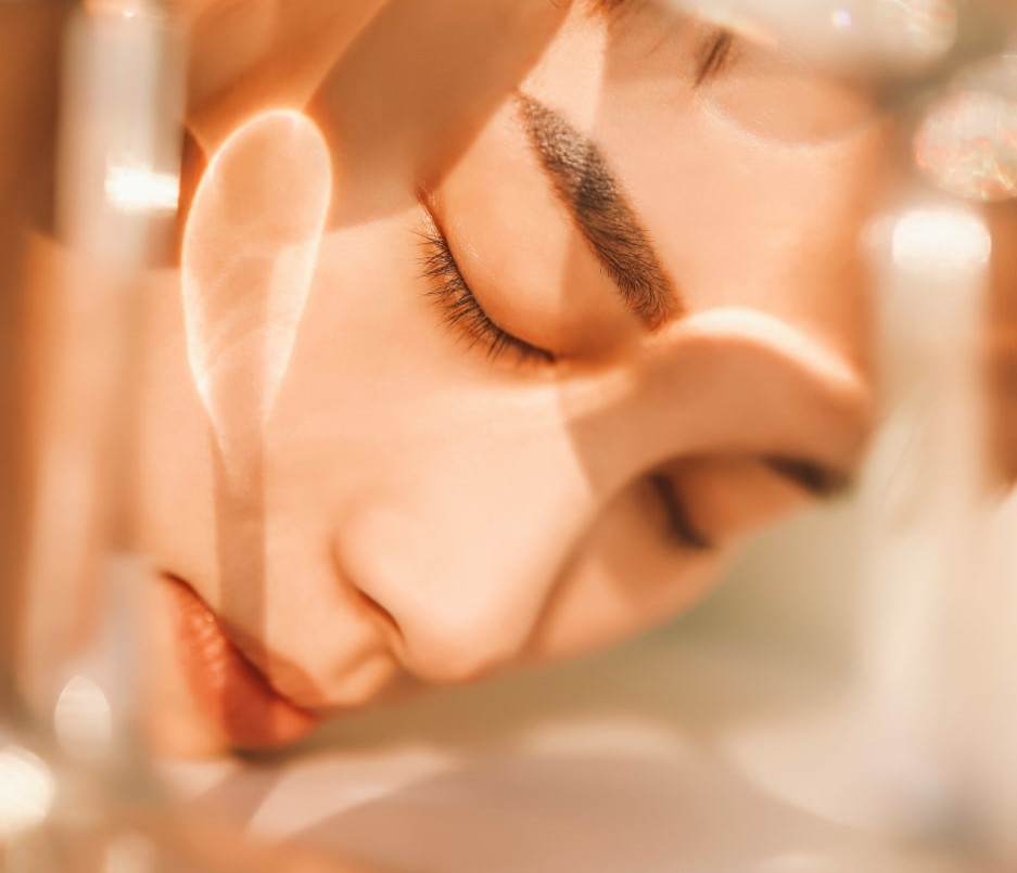 Косметика с керамидами приносит облегчение повреждённой и раздражённой коже. Фото: Sunny Ng, Unplash