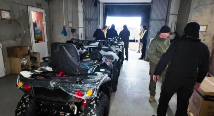    Военнослужащим из Югры на передовую привезли партию оборудования для выполнения боевых задач