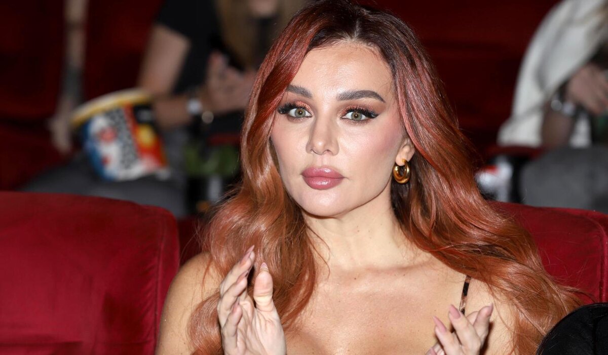     Анна Седокова заявила, что проживает самый сложный период в своей жизни