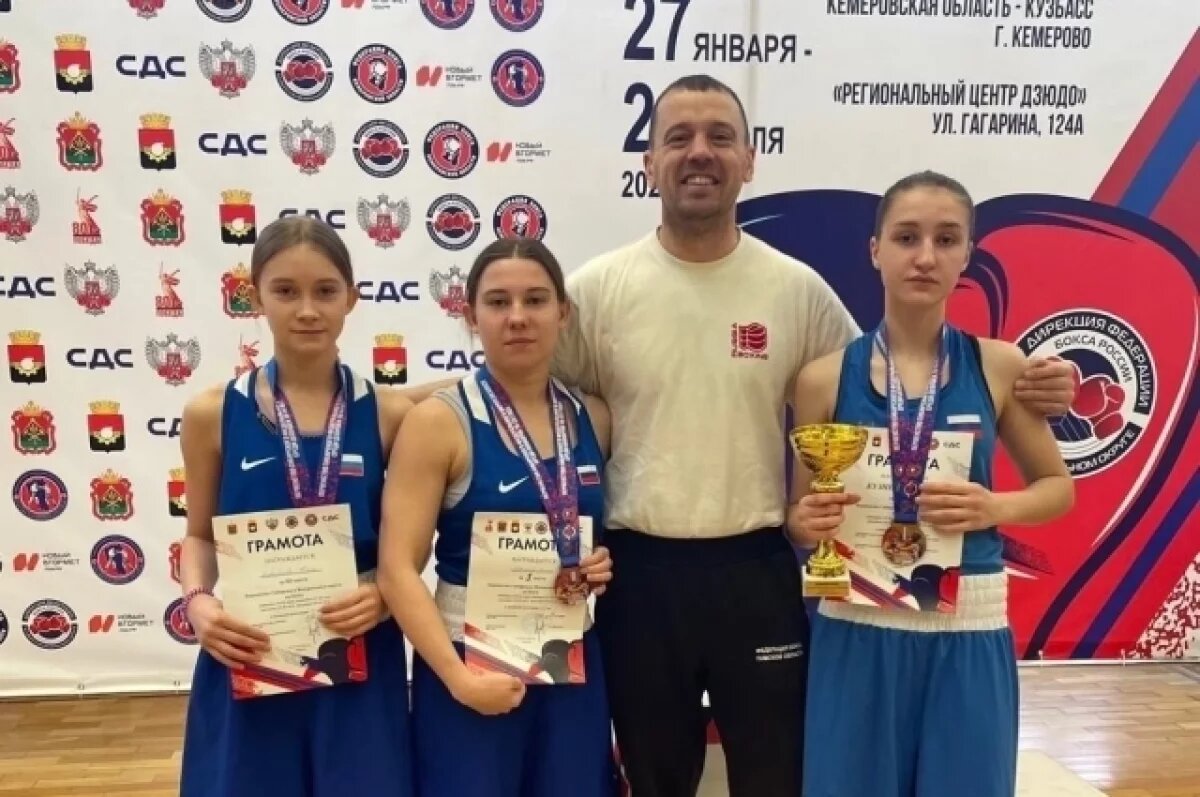    Томские спортсменки завоевали награды первенства Сибири по боксу