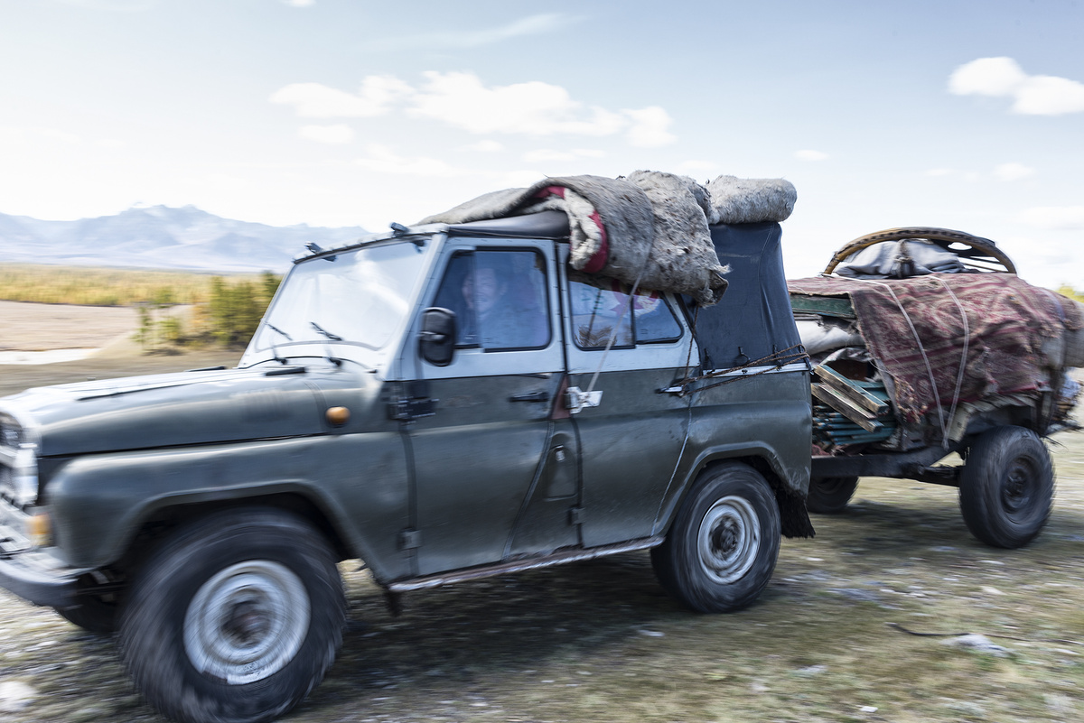 Это не наш рашшин кар, это монгол юрту перевозит)