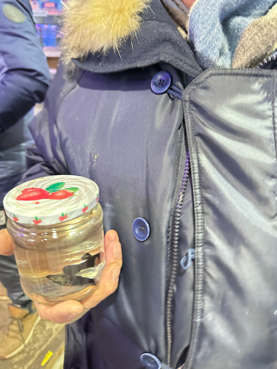 Редчайших реликтов с баночками и сейчас еще заметить, если приглядеться. В субботу приглядывался - двоих заметил.