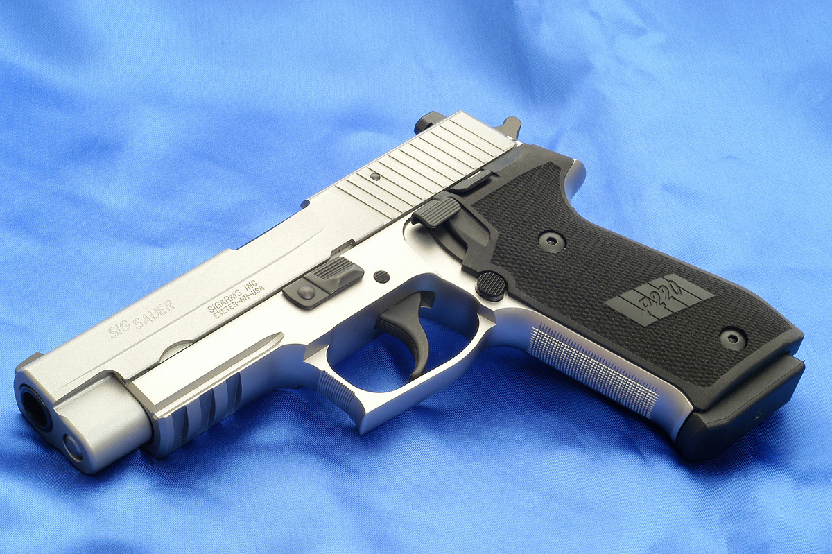 SIG Sauer P220 — это полуавтоматический пистолет, разработанный в 1975 году компанией Schweizerische Industrie Gesellschaft (ныне SIG Holding AG) и производимый компанией J. P. Sauer & Sohn в Эккернфёрде. В настоящее время его производство осуществляется компаниями SIG Sauer GMBH в Эккернфёрде, Германия, и SIG Sauer, Inc. в Нью-Гэмпшире, США.