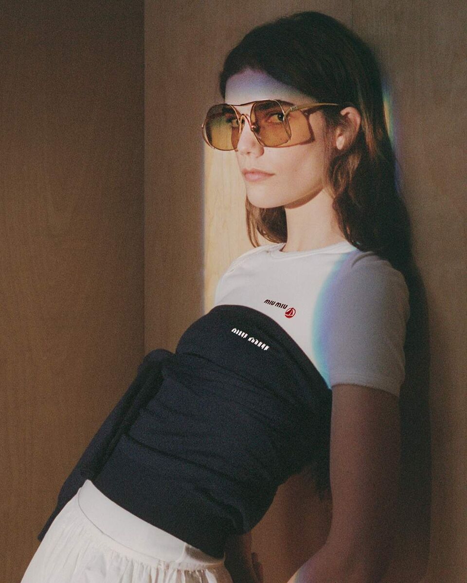    Miu Miu выпустил рекламную кампанию коллаборации с брендом Petit Bateau (фото 2)
