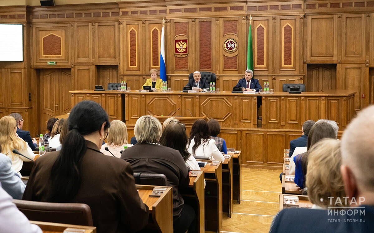 Ежегодно накануне старта парламентских уроков Председатель Госсовета РТ Фарид Мухаметшин встречается с педагогами. Фото: © Салават Камалетдинов / «Татар-информ»