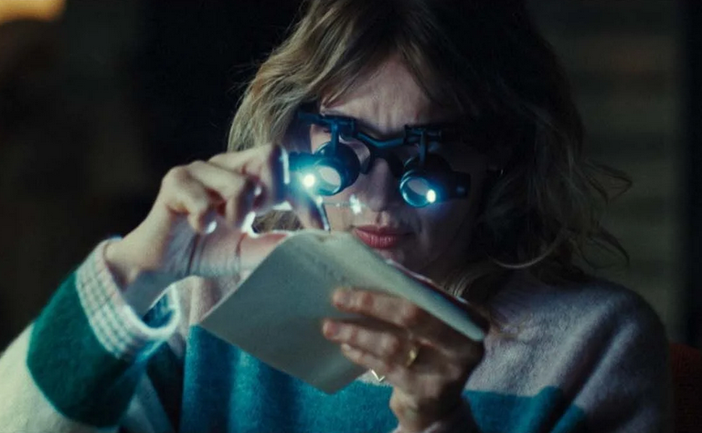 кадр из сериала "Фальсификаторша".