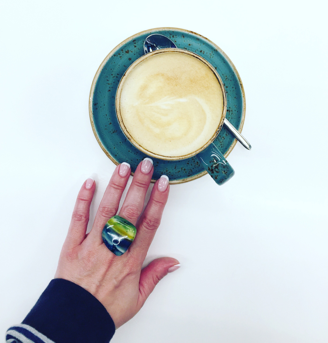 Только чашка кофе на столе ☺️ фото автора 