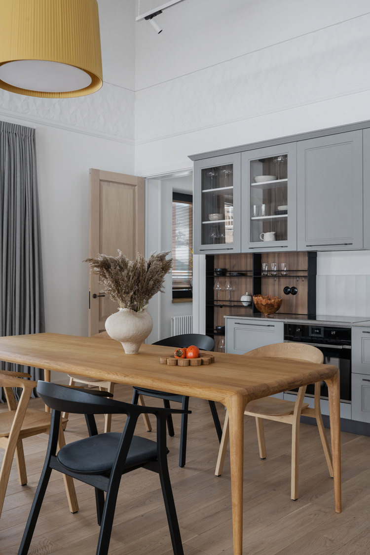 Зона кухни в гостевом доме по проекту студии дизайна Hills. Кухню скомбинировали из двух коллекций Arredo3.