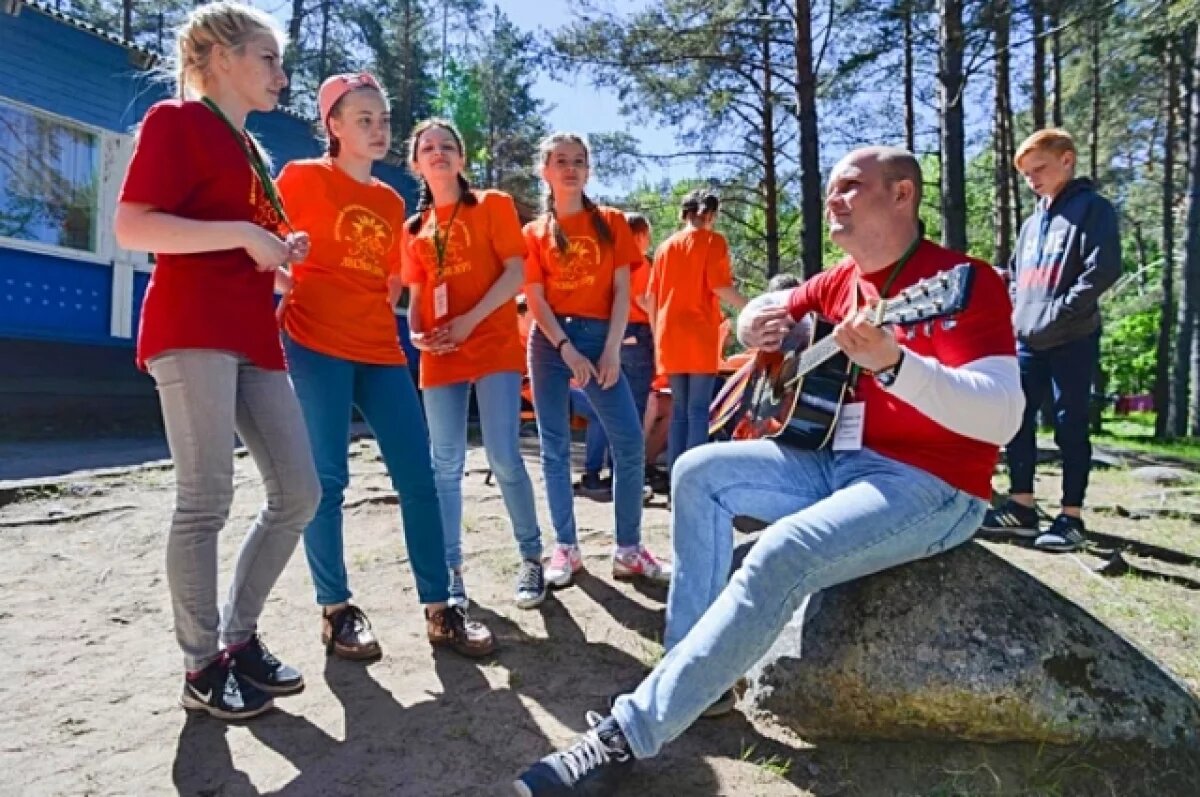    В Петербурге стартовал приём заявлений на весенний и летний отдых детей