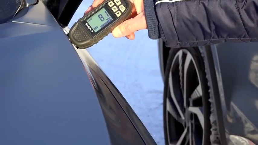 Начали мы сравнение с замера ЛКП. 