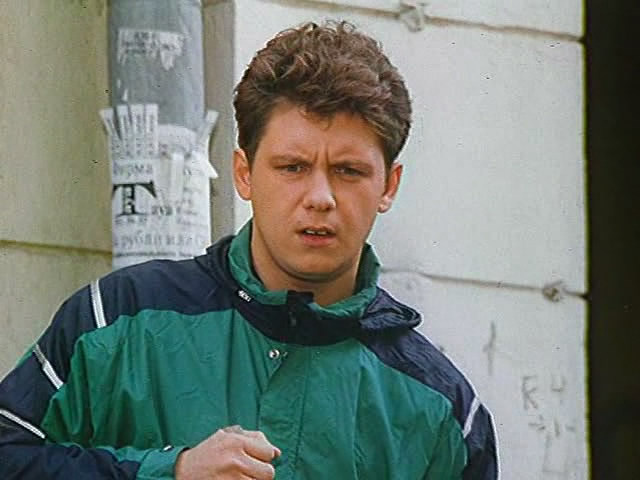 Кадр  из фильма "Маленькие человечки Большевистского переулка, или Хочу пива" (1993)