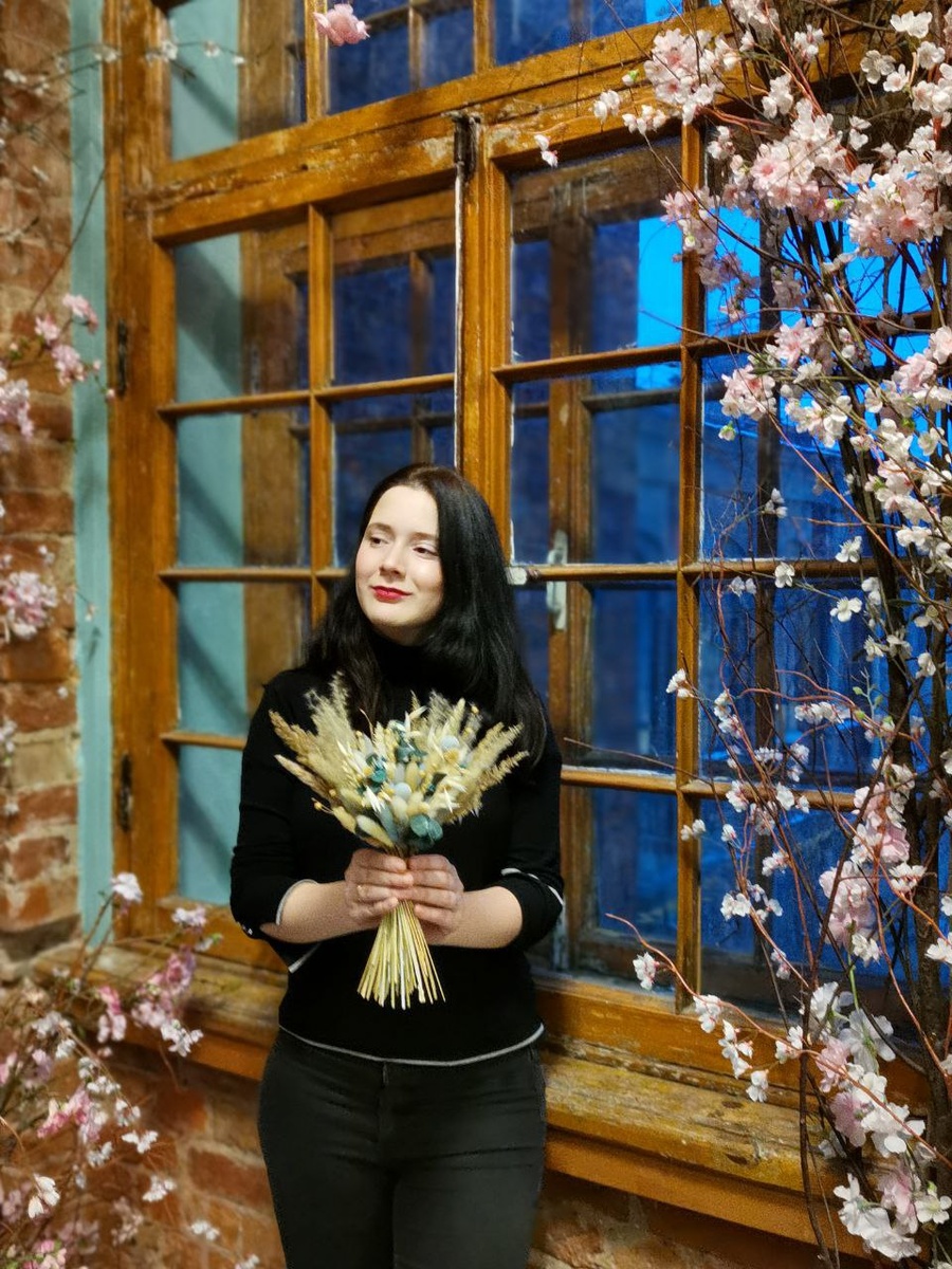 Фото с цветами среди цветов