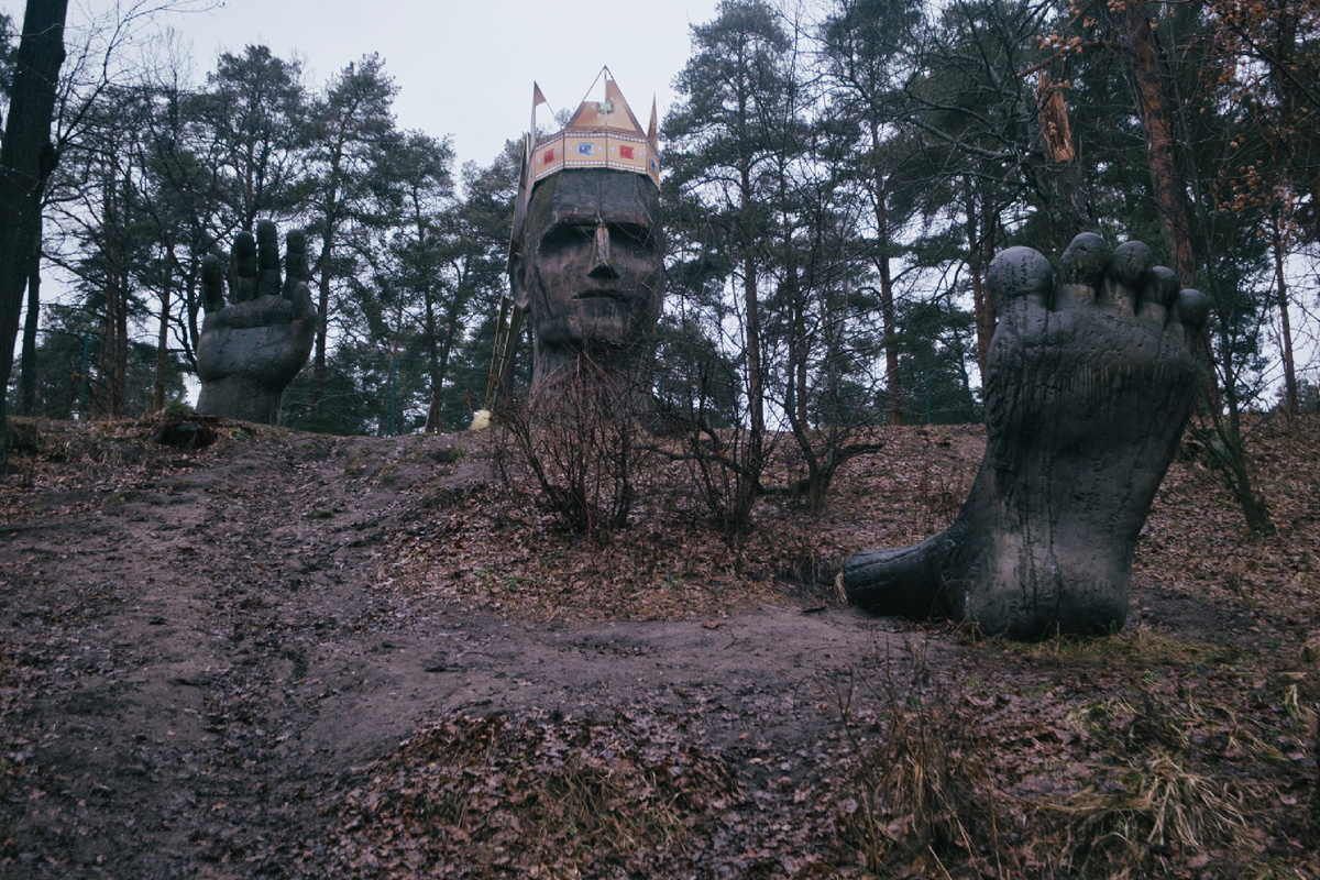 Колокшинский истукан - словно мужчина, купающийся в ванной