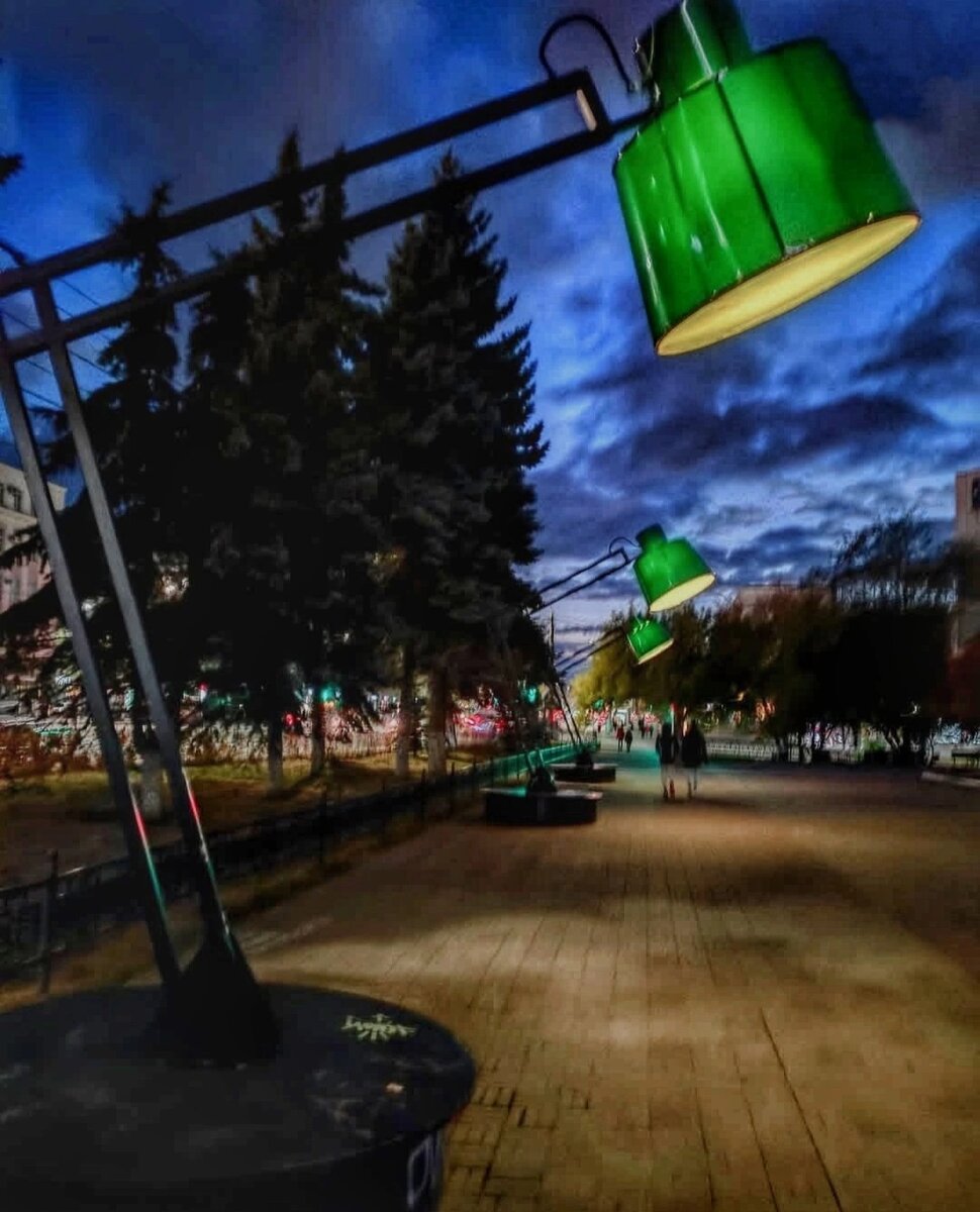 Фонари около научной библиотеки, Челябинск