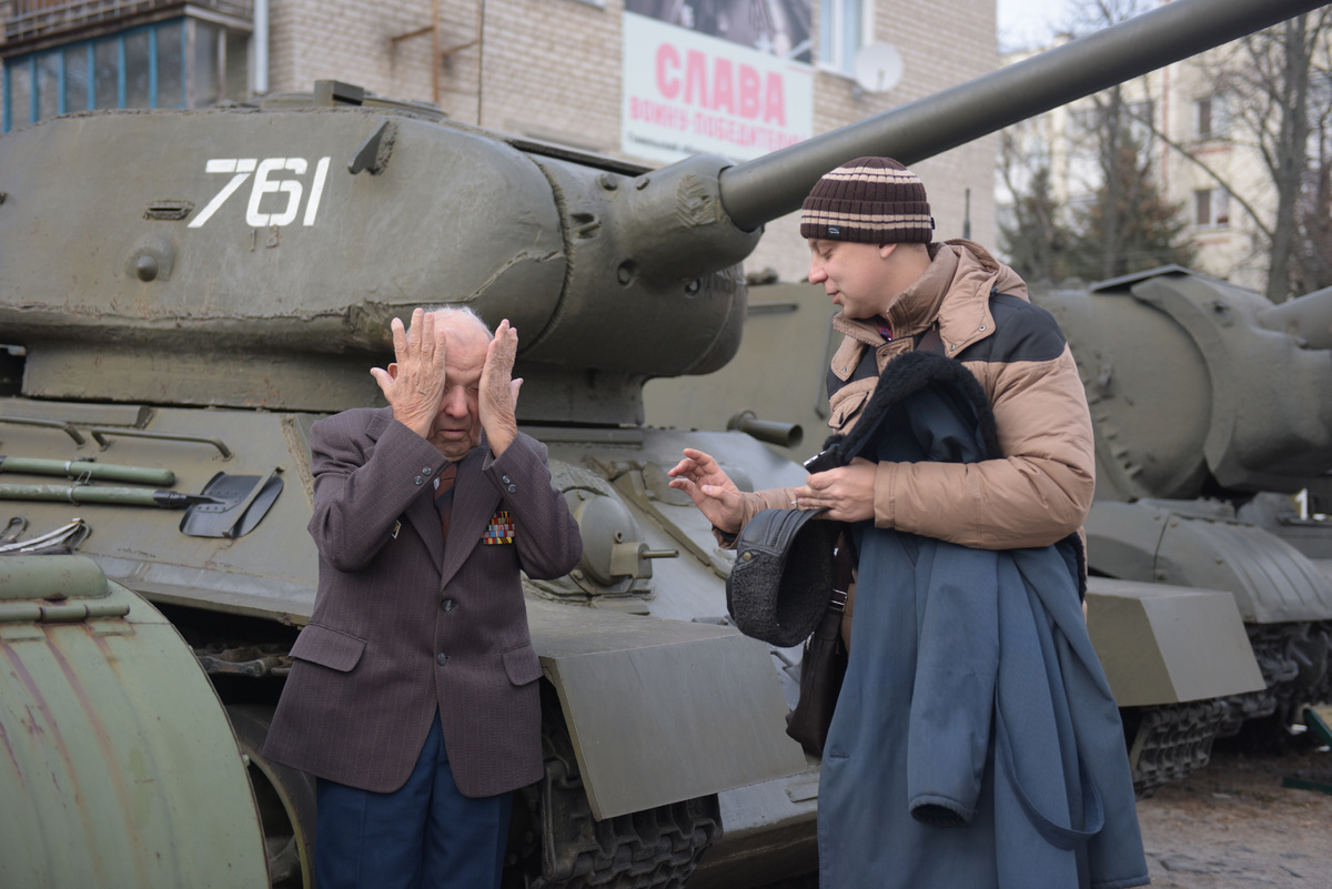 " Я для вас вроде как древний экспонат. Только вот о чём мне говорить? Нечего рассказывать. Не геройствовал. Воевал, как все"