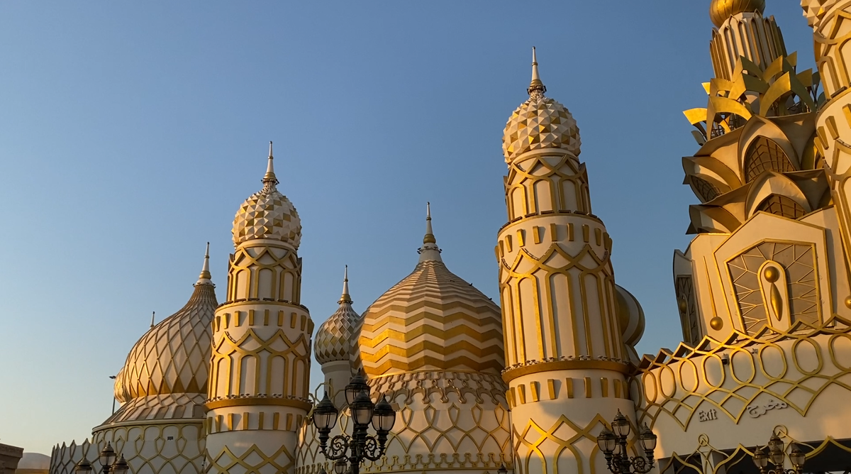 Вход в Global Village