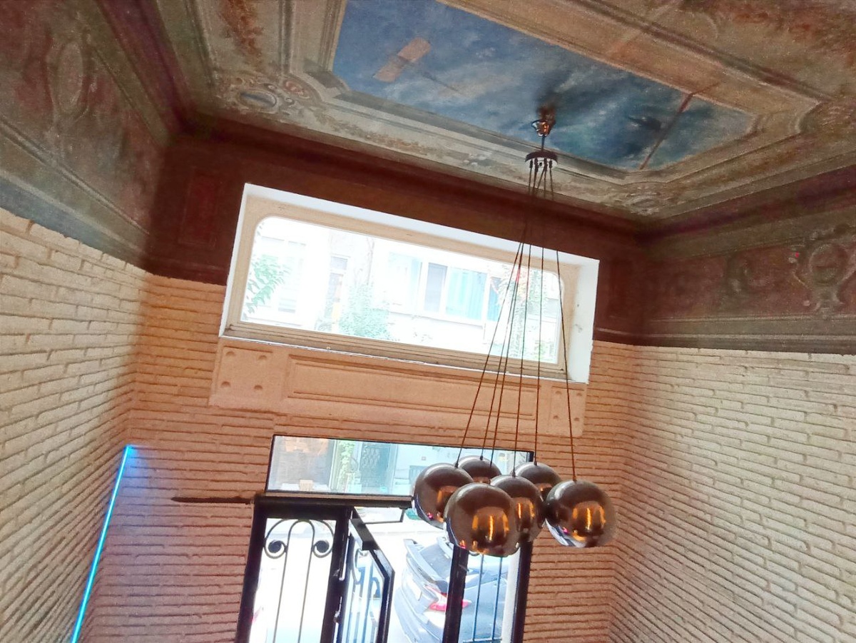 Потолок в холле Vabi Sabi