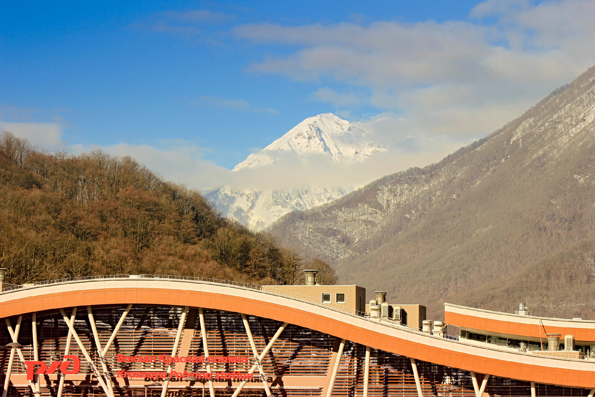 Горы вокруг Красной Поляны