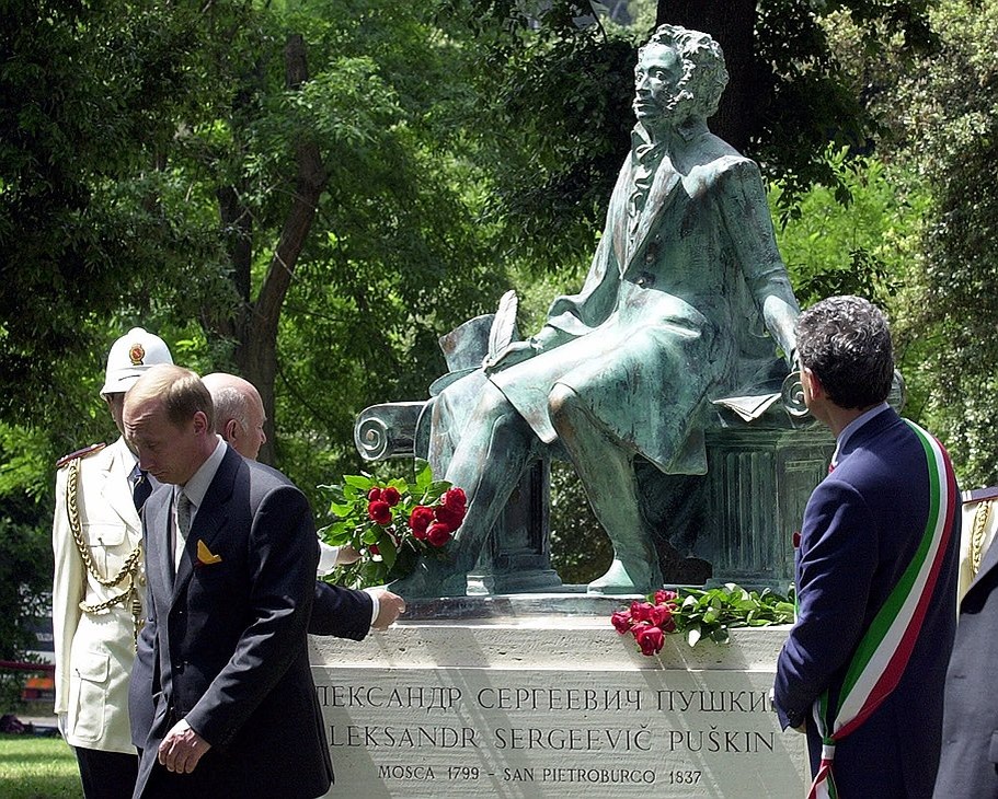 Памятник А.С. Пушкину в парке Виллы Боргезе(2000 год)