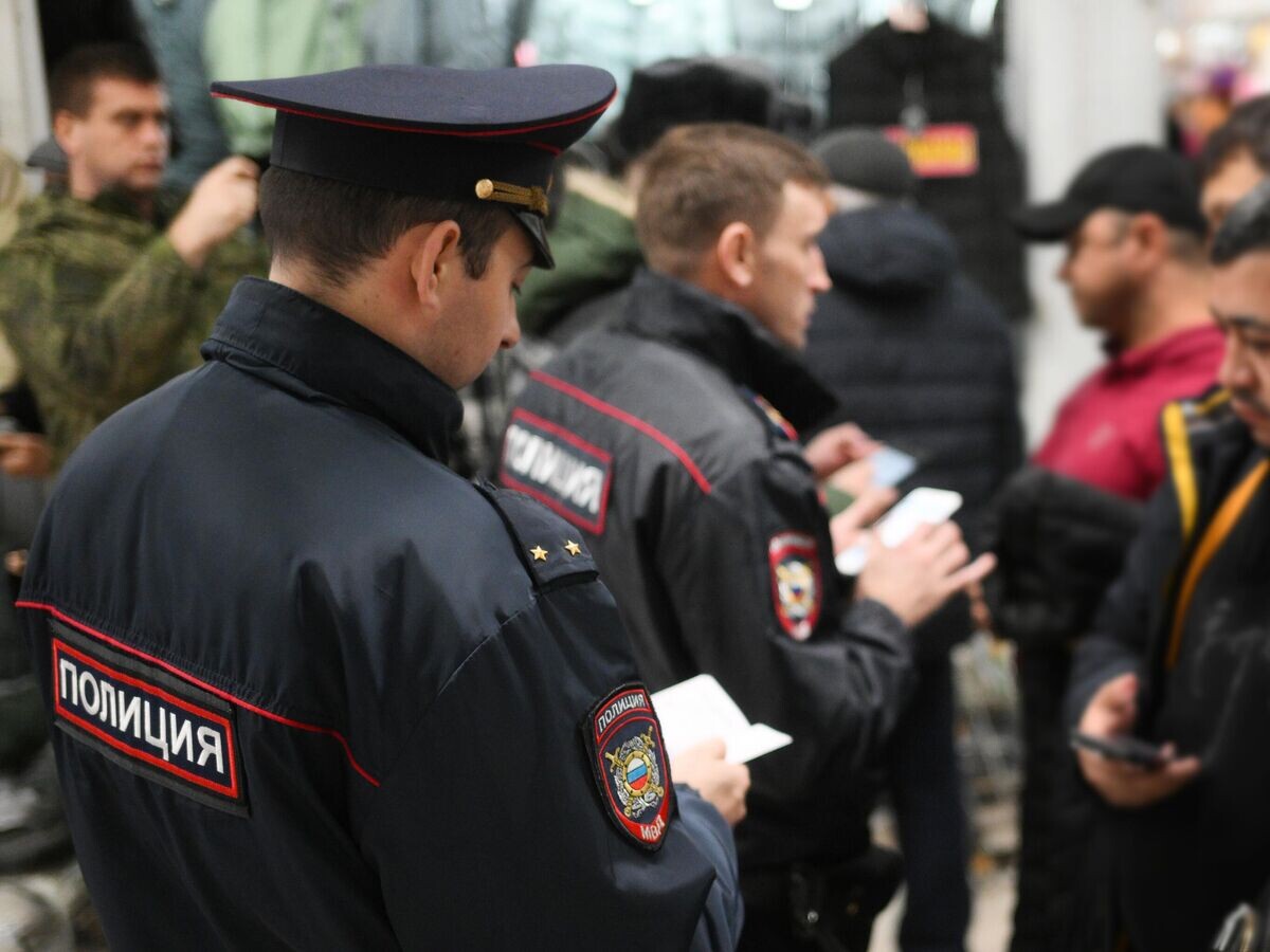    Рейд по выявлению нелегальных мигрантов© РИА Новости / Александр Кряжев