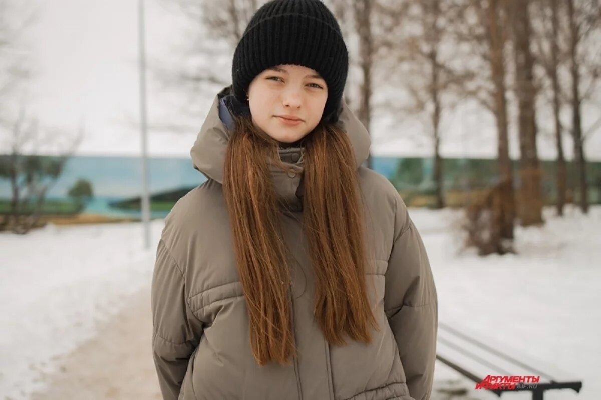    В корзине на маркетплейсе у Насти Таракановой – облегающие водолазки, которые она никогда не покупает.