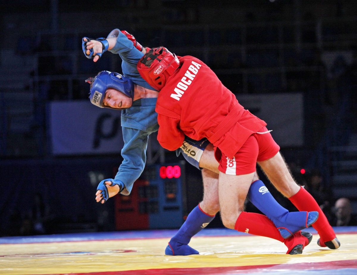 Братья Емельяненко (на фото) также в прошлом самбисты