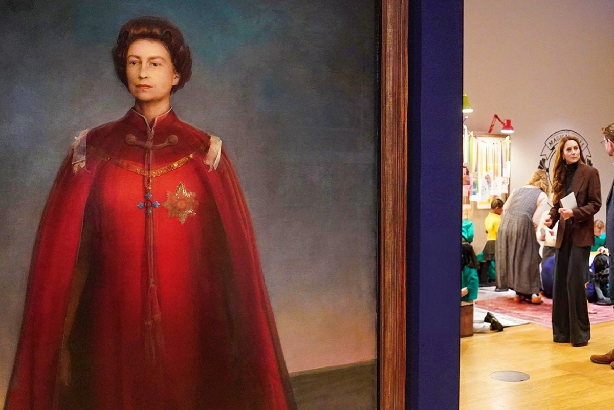 ИЗ ПРОШЛОГО В БУДУЩЕЕ

Принцесса Уэльская сфотографировалась с портретом королевы Елизаветы II в Национальной портретной галерее, чтобы дать старт новой инициативе Центра раннего детства Королевского фонда, направленной на помощь маленьким детям в развитии основных социальных и эмоциональных навыков | 4 ФЕВРАЛЯ 2025 ГОДА