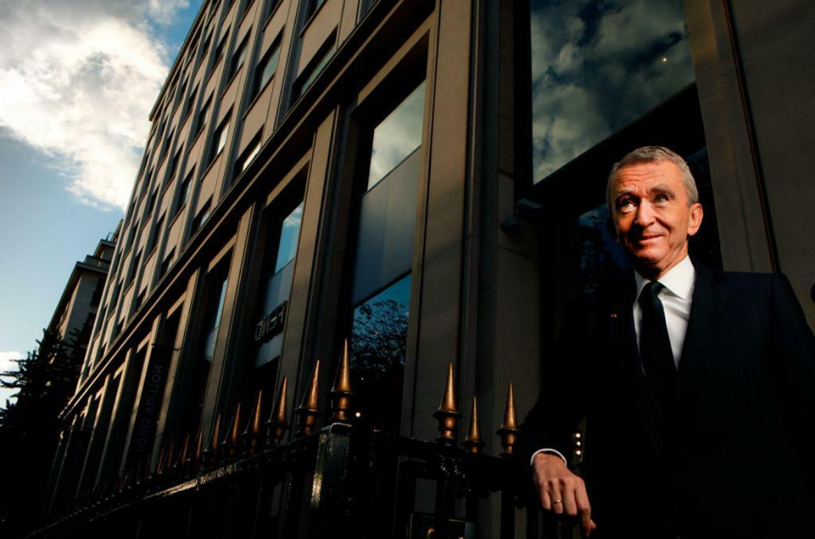 "Бернар Арно – человек, который превратил люкс в бизнес-оружие. Как он стал самым богатым в Европе?"