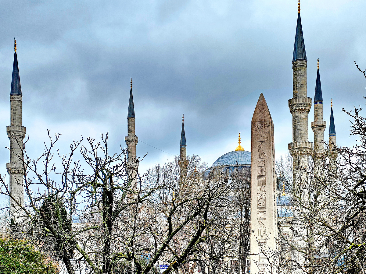 Стамбул, мечеть Султанахмет с террасы Дворца-музея Ибрагима Паши