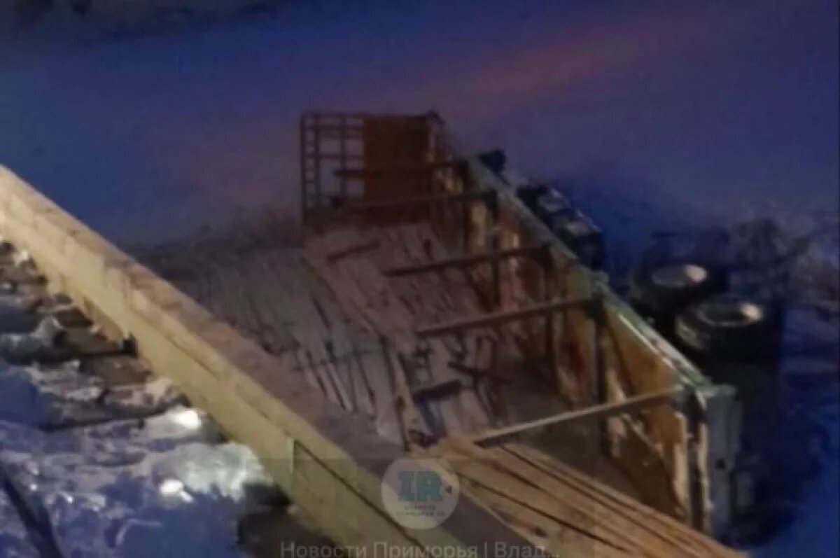    5 февраля 2025 года в районе села Мельничное обрушился пролёт автомобильного моста через реку Большая Уссурка