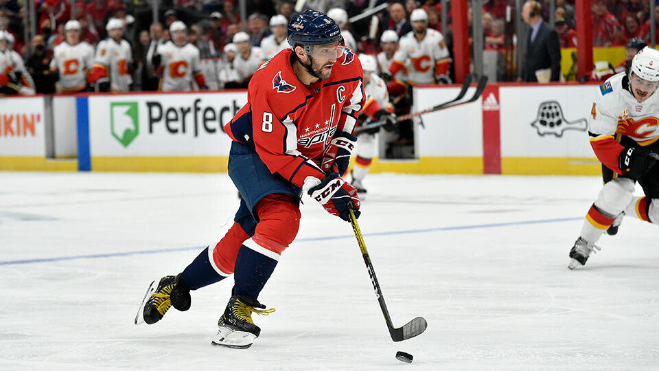     Овечкин забросил 878-ю шайбу в НХЛ и приблизился к рекорду Гретцки Global Look Press/Randy Litzinger/Icon Sportswire