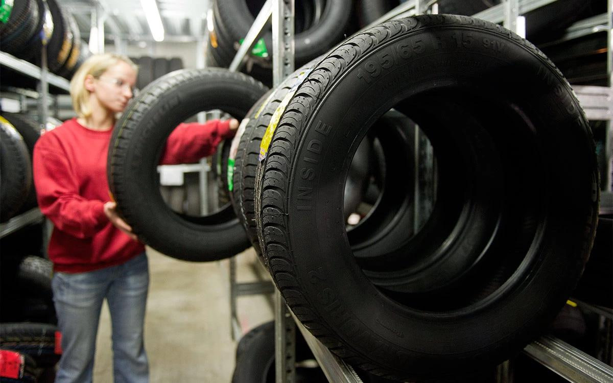 Шины премиального сегмента существенно подорожали в январе 2025 года - это касается летних и зимних шин. Всесезонная резина стала доступнее.