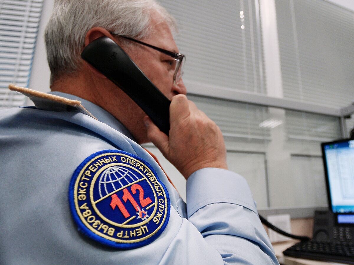    Сотрудник на рабочем месте в "Центре вызова экстренных оперативных служб по единому номеру "112" в городе Подольске Московской области. Архивное фото© РИА Новости / Максим Блинов