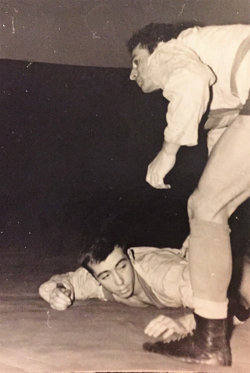    В молодости Юрий Петрович заслужил звание мастера спорта СССР по самбо. Личный архив