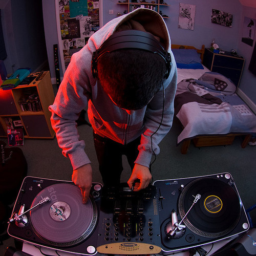 Первые слушатели ваши соседи