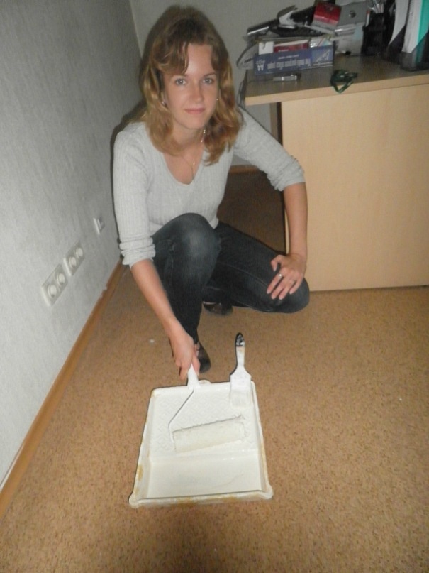 На первом месте работы мы сами делали ремонт в кабинете