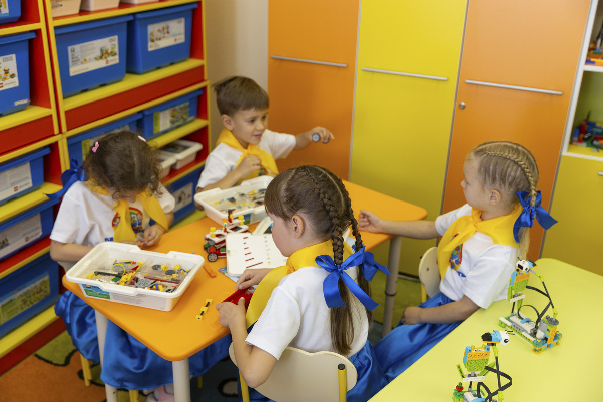 Оплату снизили в три раза, но родители боятся, что это временная мера.  Фото: ФедералПресс / Иван Кабанов