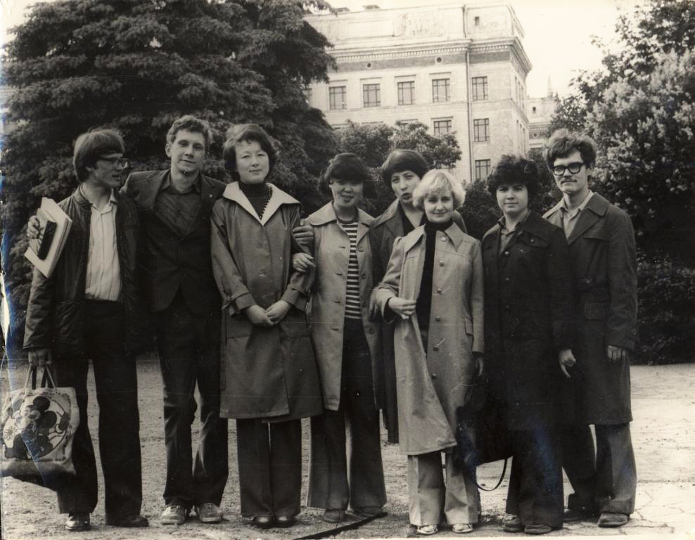 1978 год. Проводы Гали (третья справа) и Володи (снимает).