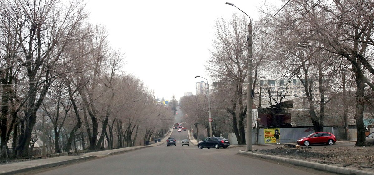 Участок Солнечной с односторонним движением. Фото: Игорь ФИЛОНОВ  📷
