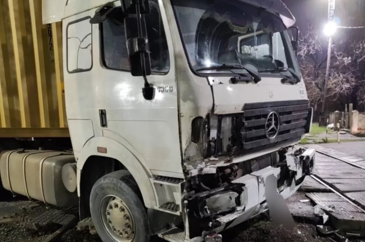    В Новороссийске погиб водитель грузовика при столкновении с поездом