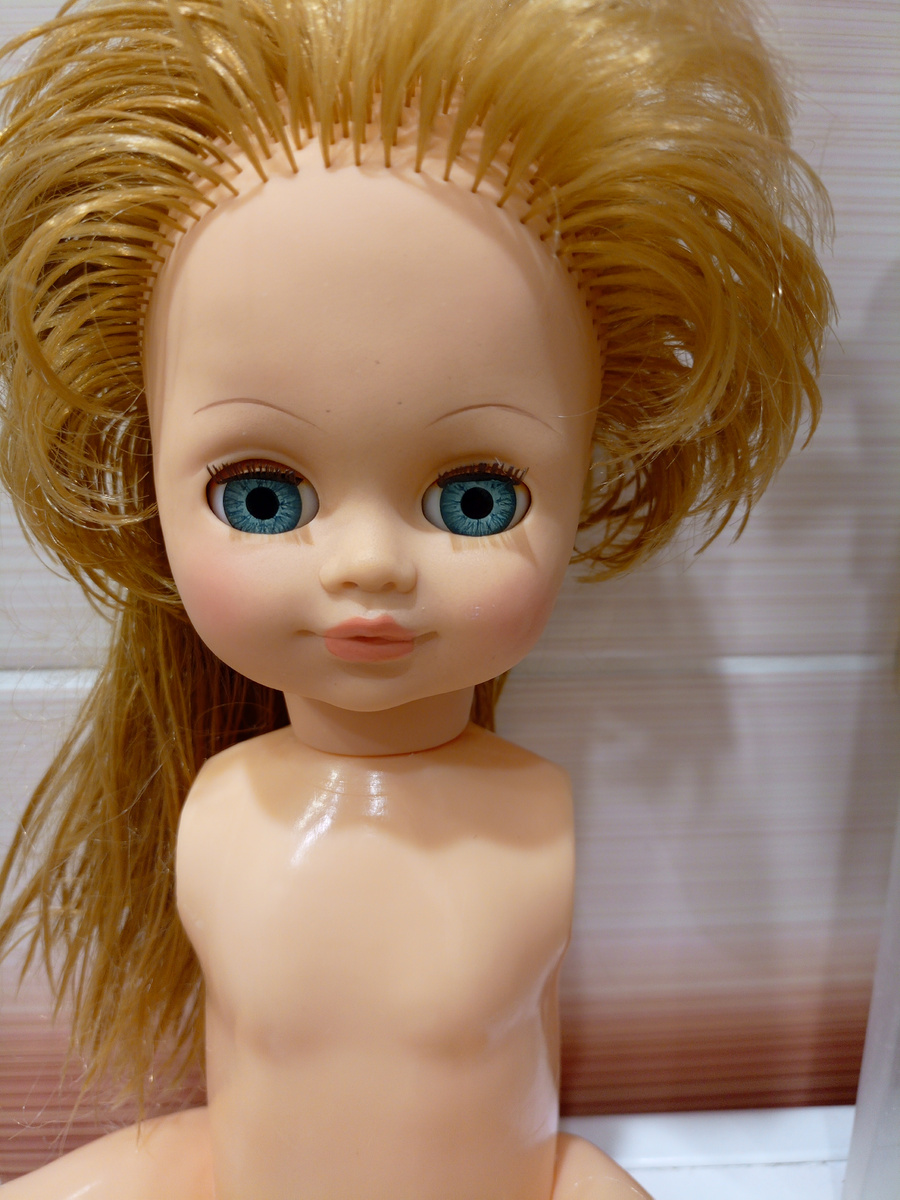 Фото автора, кукла страдалица...