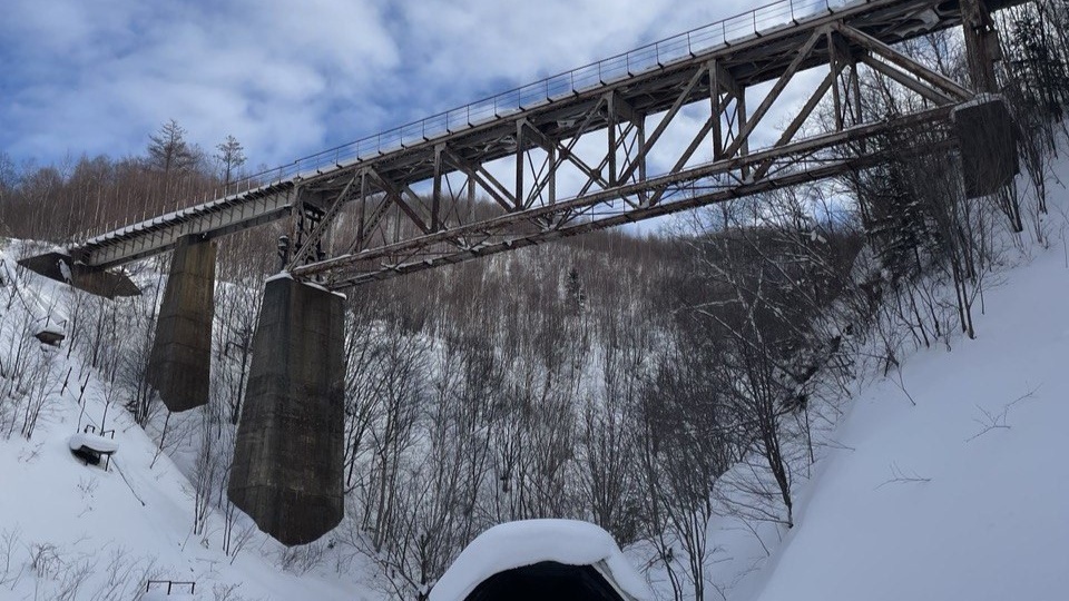 На санях-волокушах к тайнам сахалинского Чертова моста