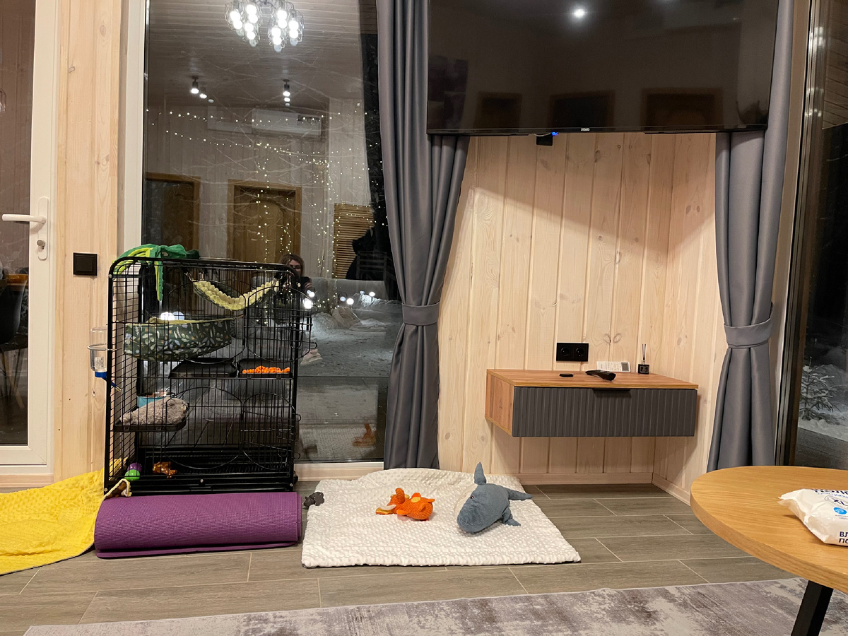 Распаковались и собрали клетку